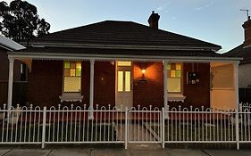 Cottage On Manilla - Bathurst - Centrally Located